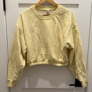 Alo - Cropped Sweater with Elastic Waistband - Yellow - L